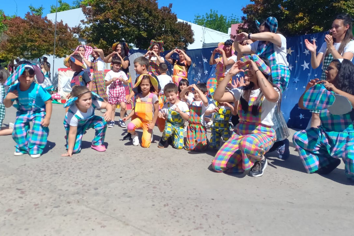  El Jardín de Infantes Nº 902 celebró su colorida jornada recreativa
