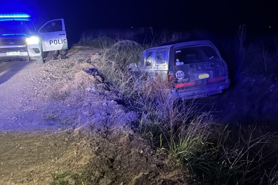 Tres Arroyos: murió al despistar y caer con la camioneta en un zanjón