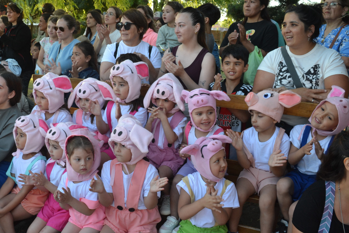  El Jardín Nº 910 compartió una tarde a puro juego y participación familiar