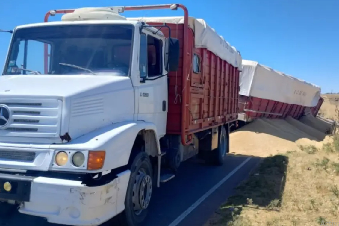  Un camión chocó contra un puente en la Ruta 51 y cortó el tránsito por dos horas