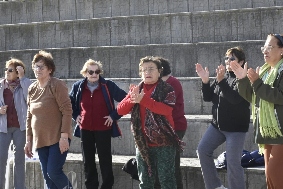 COLONIA DE ADULTOS MAYORES A PURO RITMO