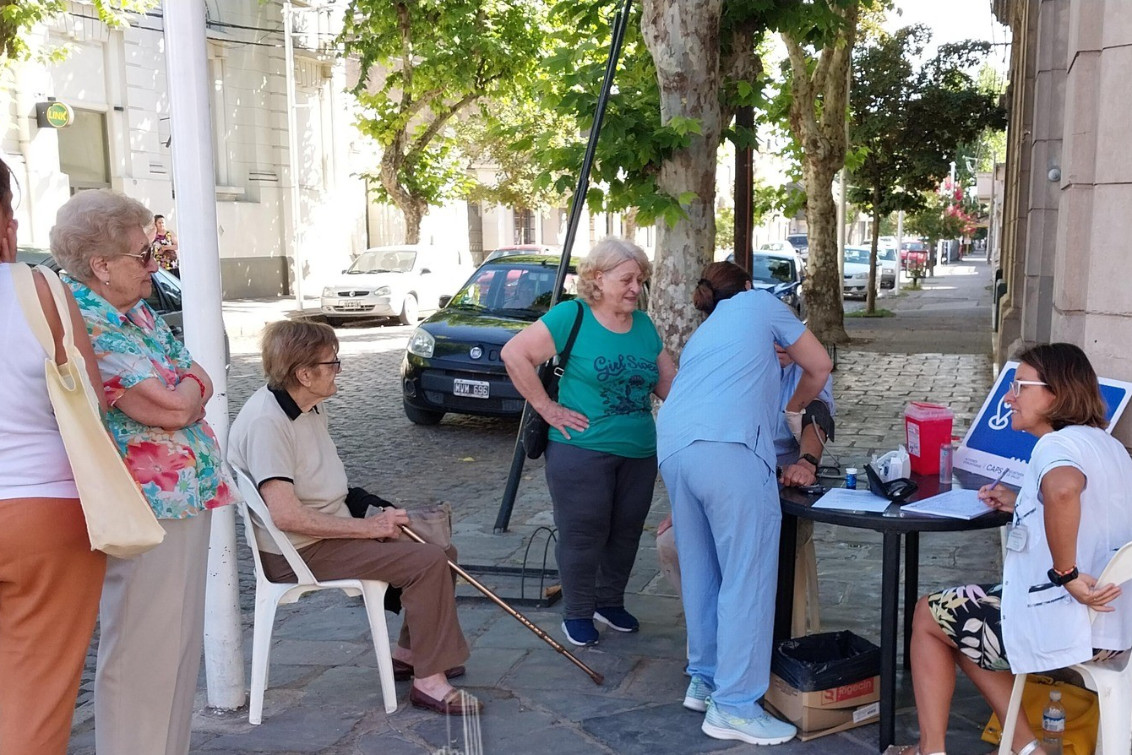 Más de 70 Vecinos Controlaron su Glucosa y Presión Arterial