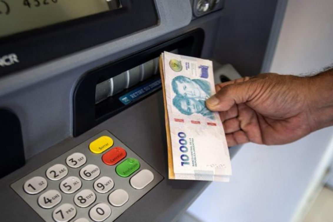 Indec: el incremento de los salarios en enero perdió contra la inflación