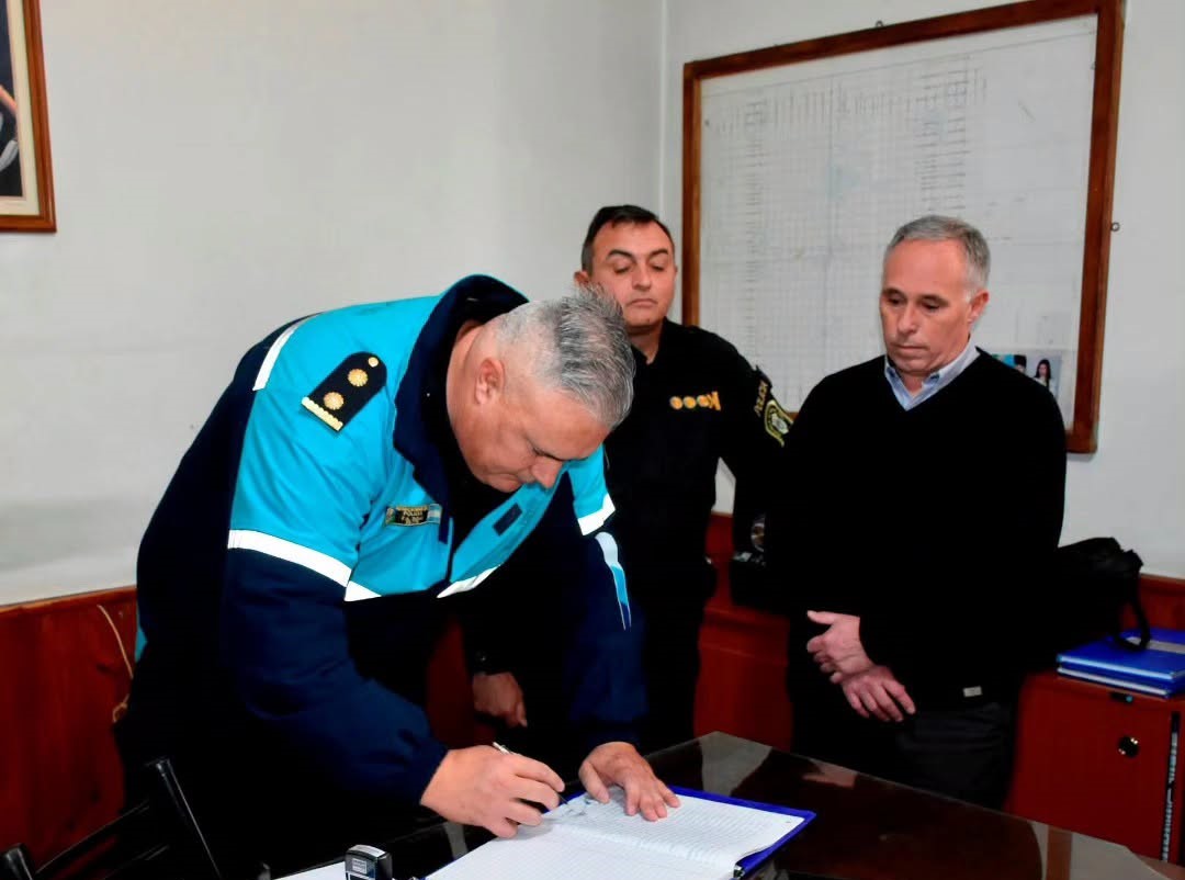  En un marco de total hermetismo, ayer se concretó el recambio de autoridades de la Policía Comunal 