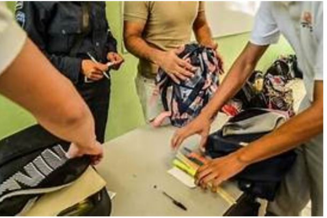 Coronel Rosales: Prohíben ingreso con mochilas, bolsos y carteras a las secundarias públicas