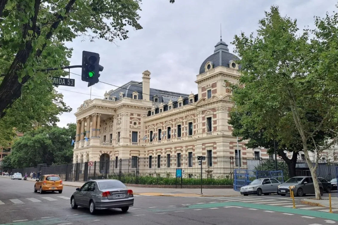 La Provincia transfirió fondos a municipios y llegó parte del alivio para los intendentes