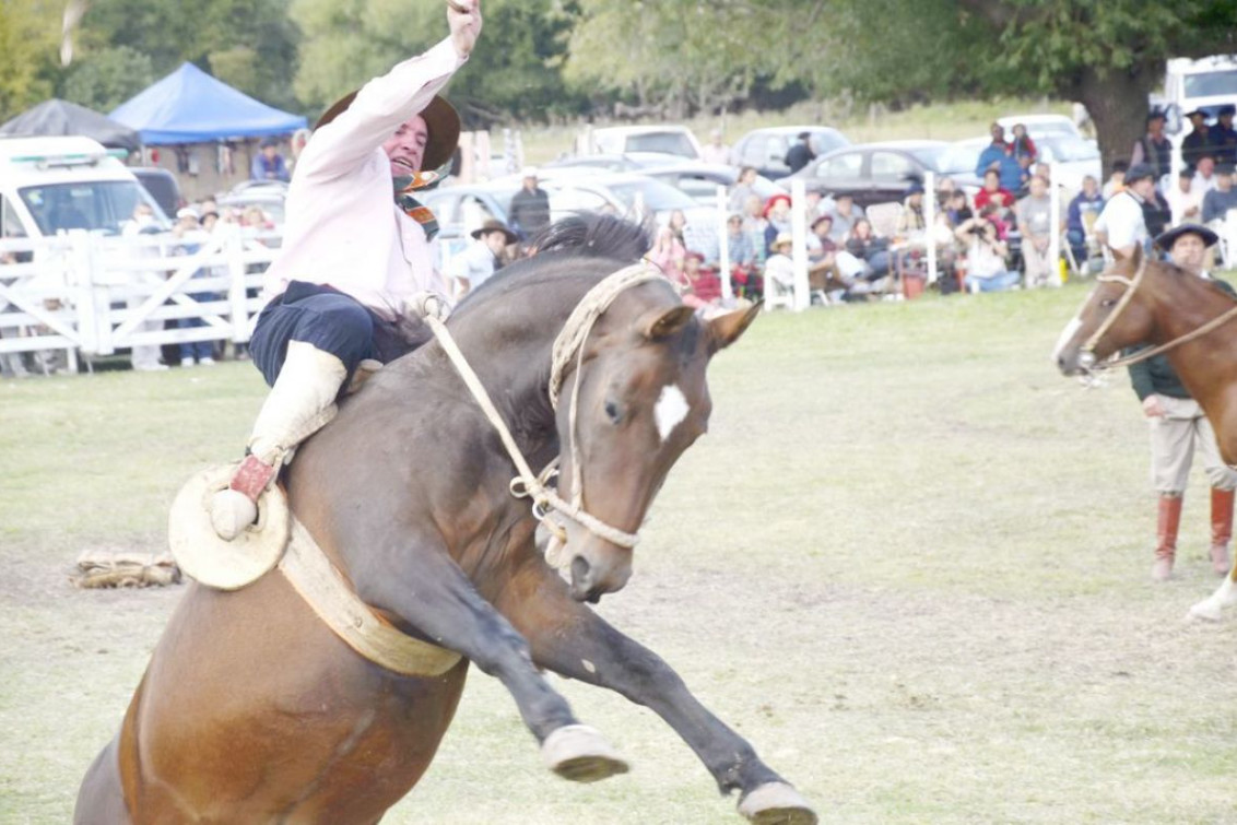   El Fortín Tradición y Libertad completa su fiesta con una jornada de jineteada