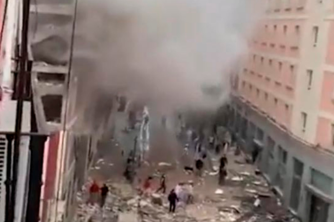 Impactante explosión de un edificio en el centro de Madrid