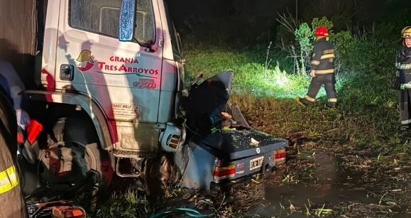 Tragedia en la Ruta 192: siete muertos tras un choque entre un auto y un camión