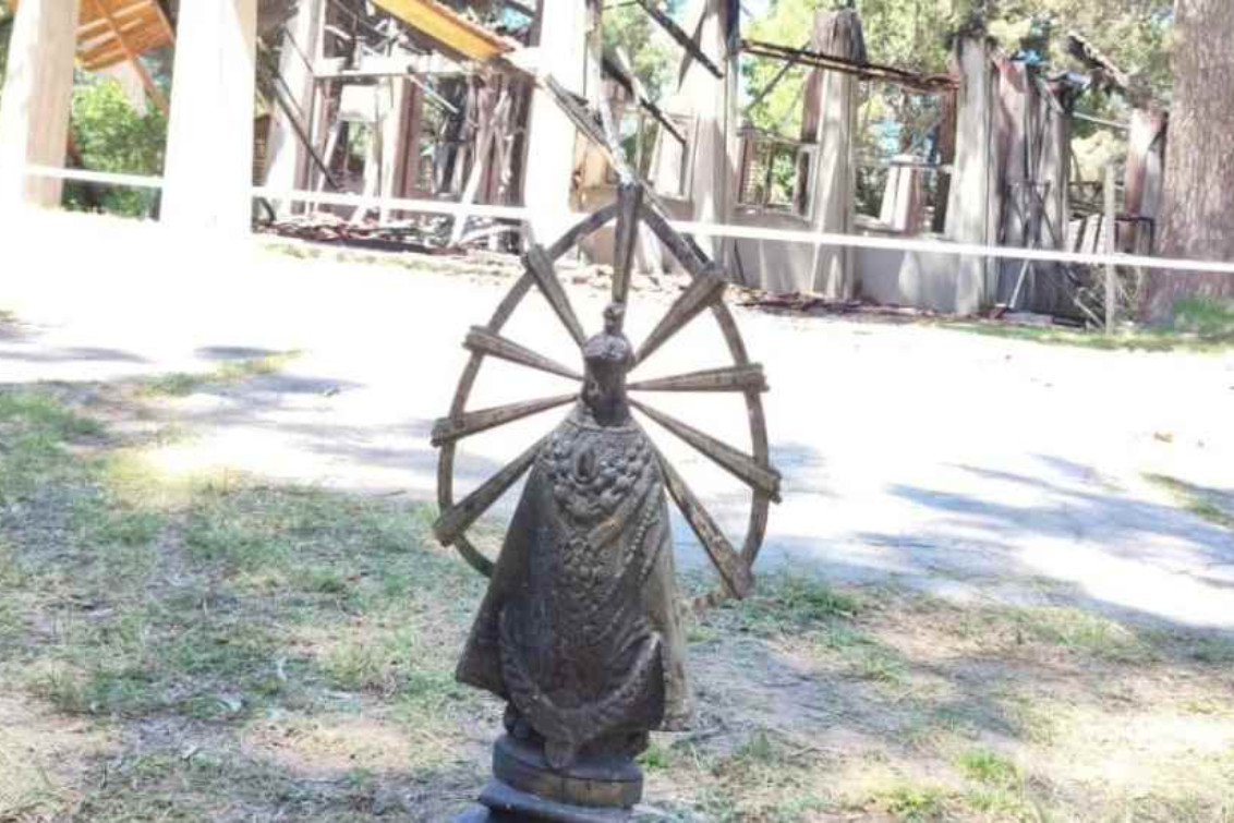 Encuentran intactas las formas eucarísticas y una imagen de la Virgen tras el incendio de la capilla