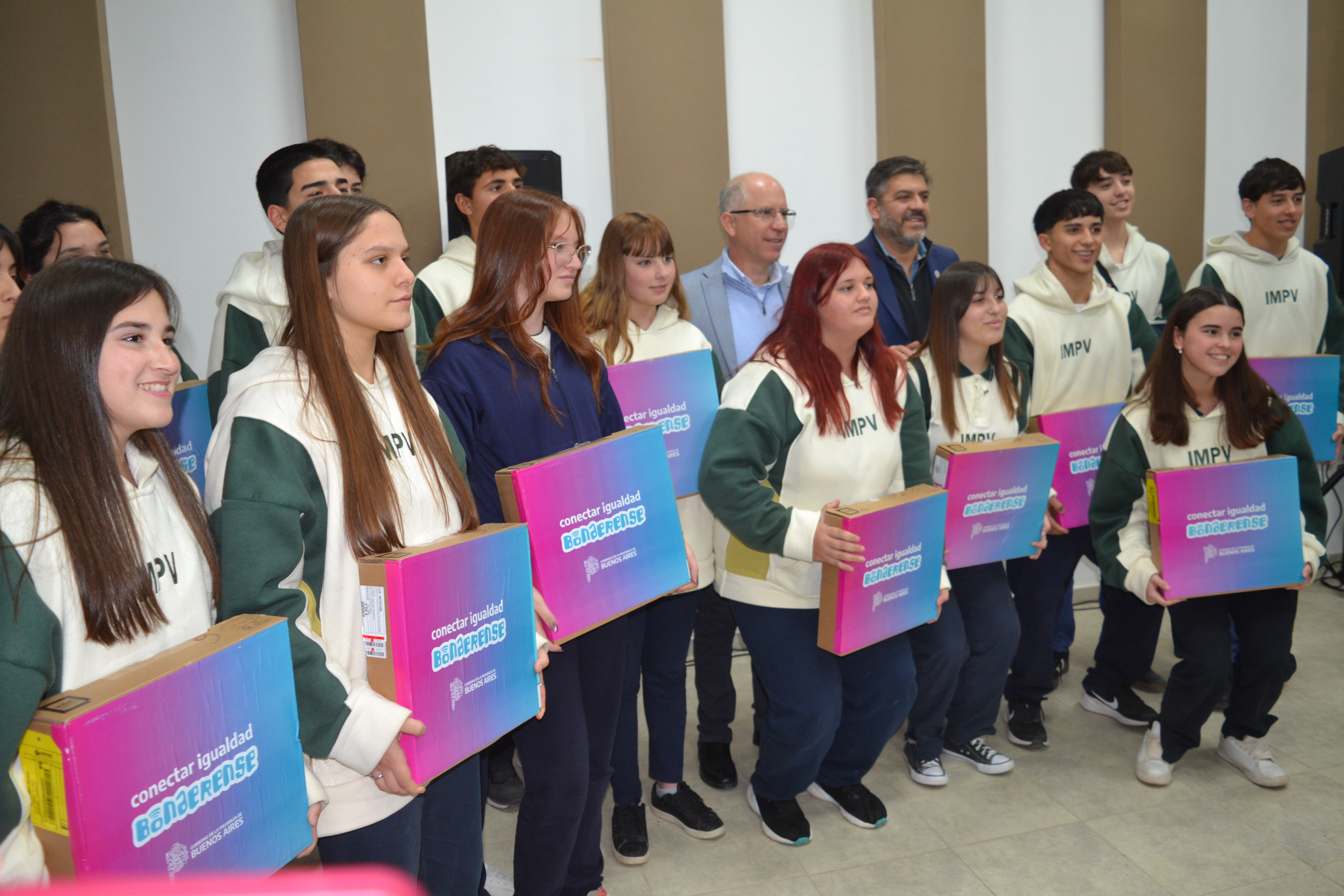 Inauguraron la ampliación del Centro Universitario II y entregaron netbooks y escrituras en Pringles