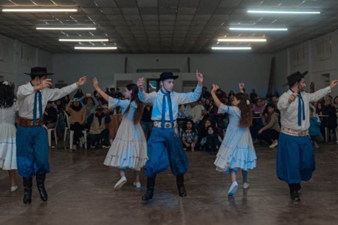 La “Peña del Encuentro” pasó por Coronel Pringles con música, danza y solidaridad