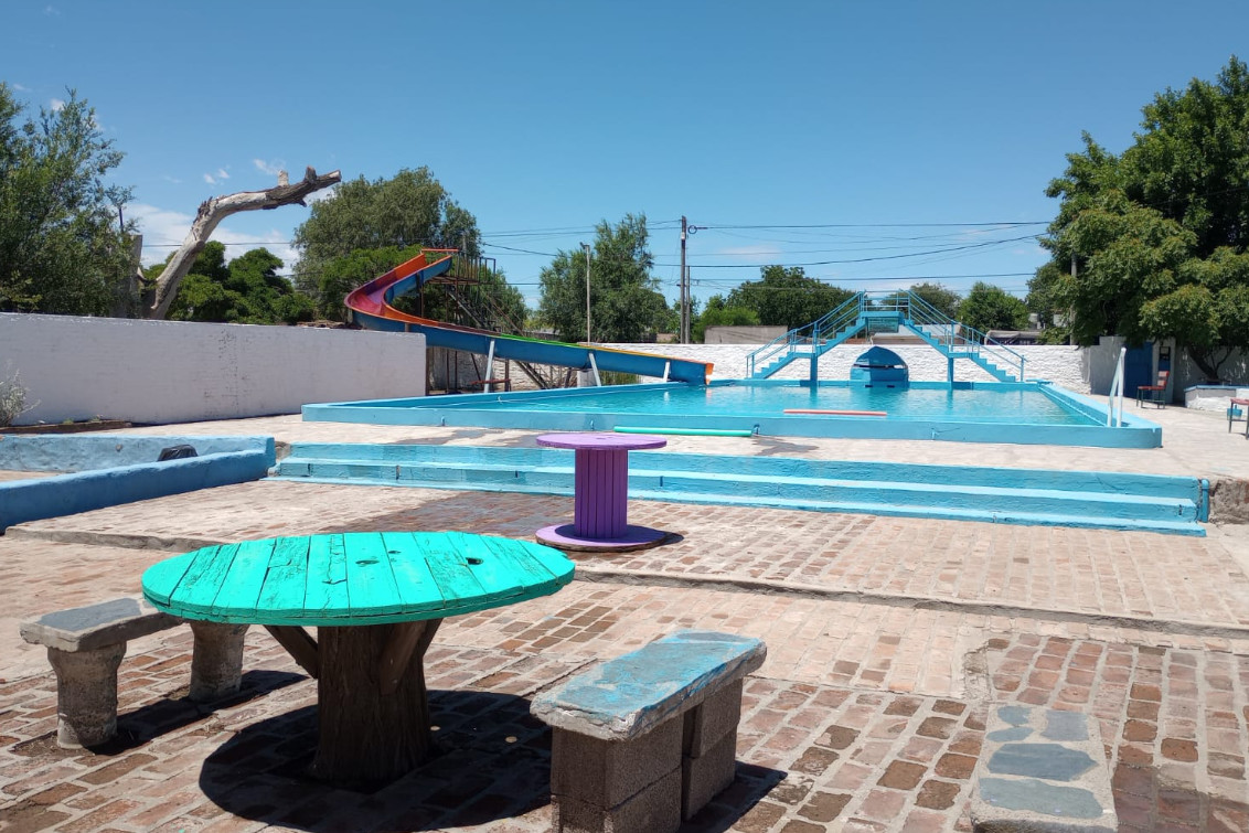 Espectáculo cirsense en la pileta Del Campito