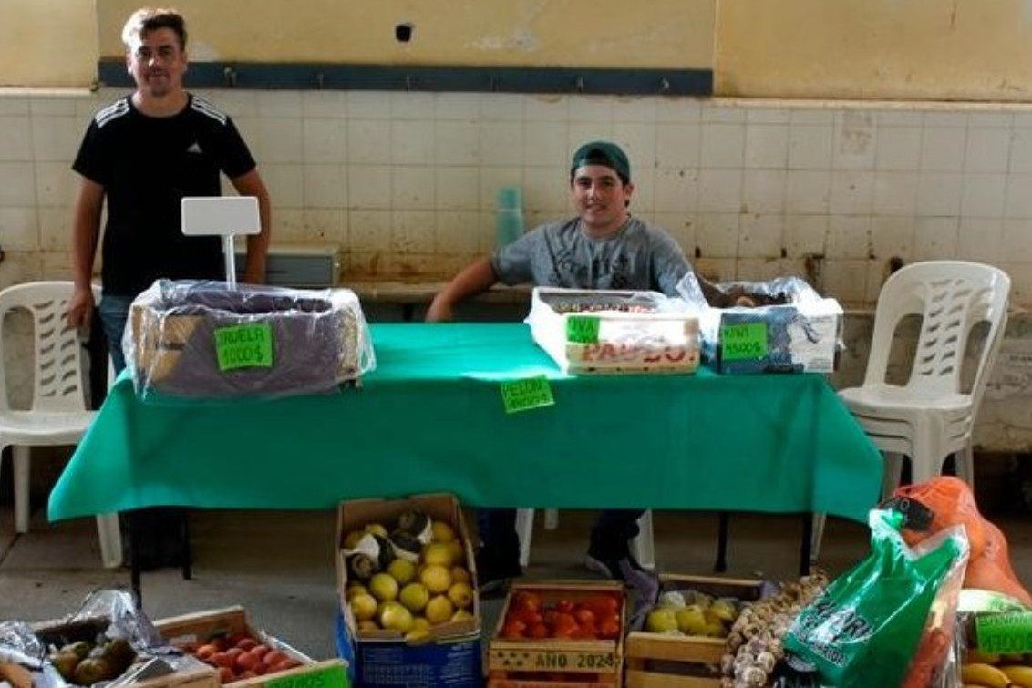  Venta de verduras y frutas en el ex Matadero Municipal