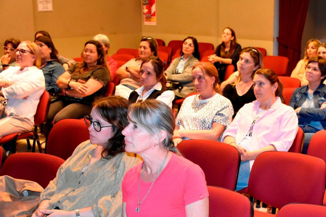   “Mujeres que no sangran, mujeres encendidas”: una charla para comprender la menopausia