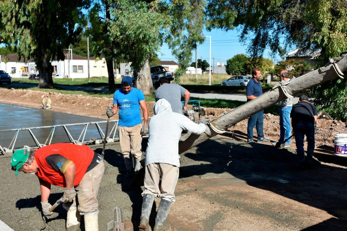 Avanza el pavimento en la colectora de Boulevard 1 y completan un nuevo tramo