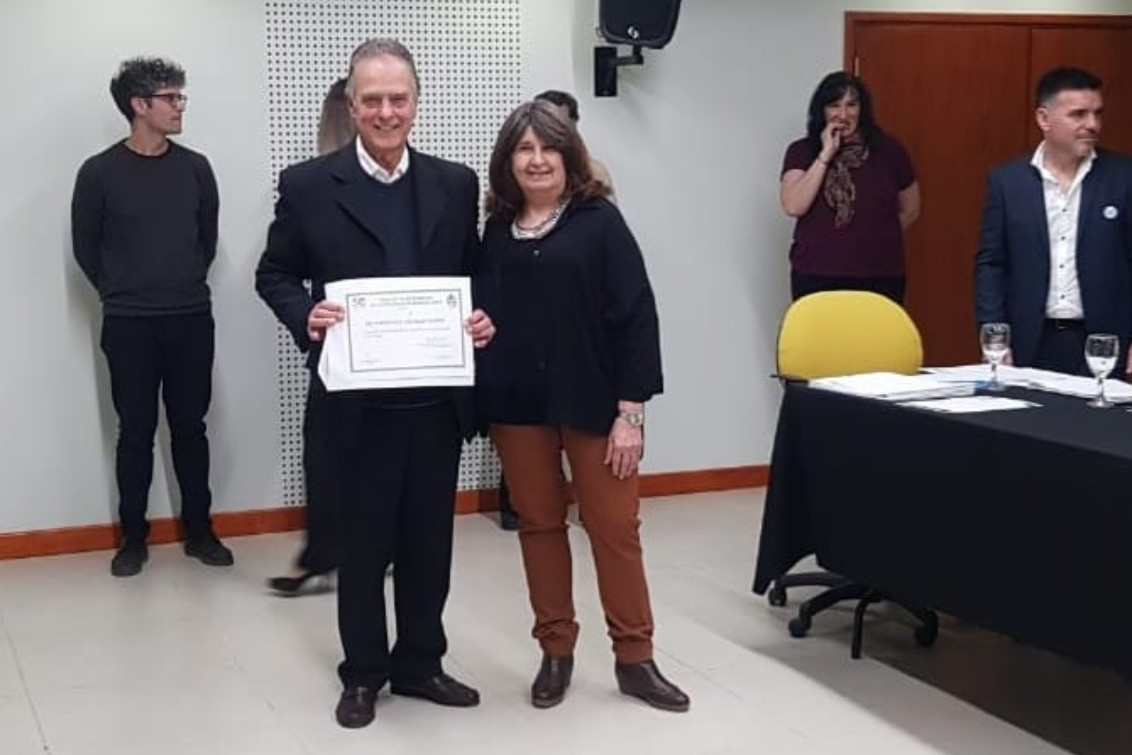 OSVALDO D ANNUNZIO RECIBIÓ UN RECONOCIMIENTO POR SU TRAYECTORIA PROFESIONAL COMO BIOQUÍMICO