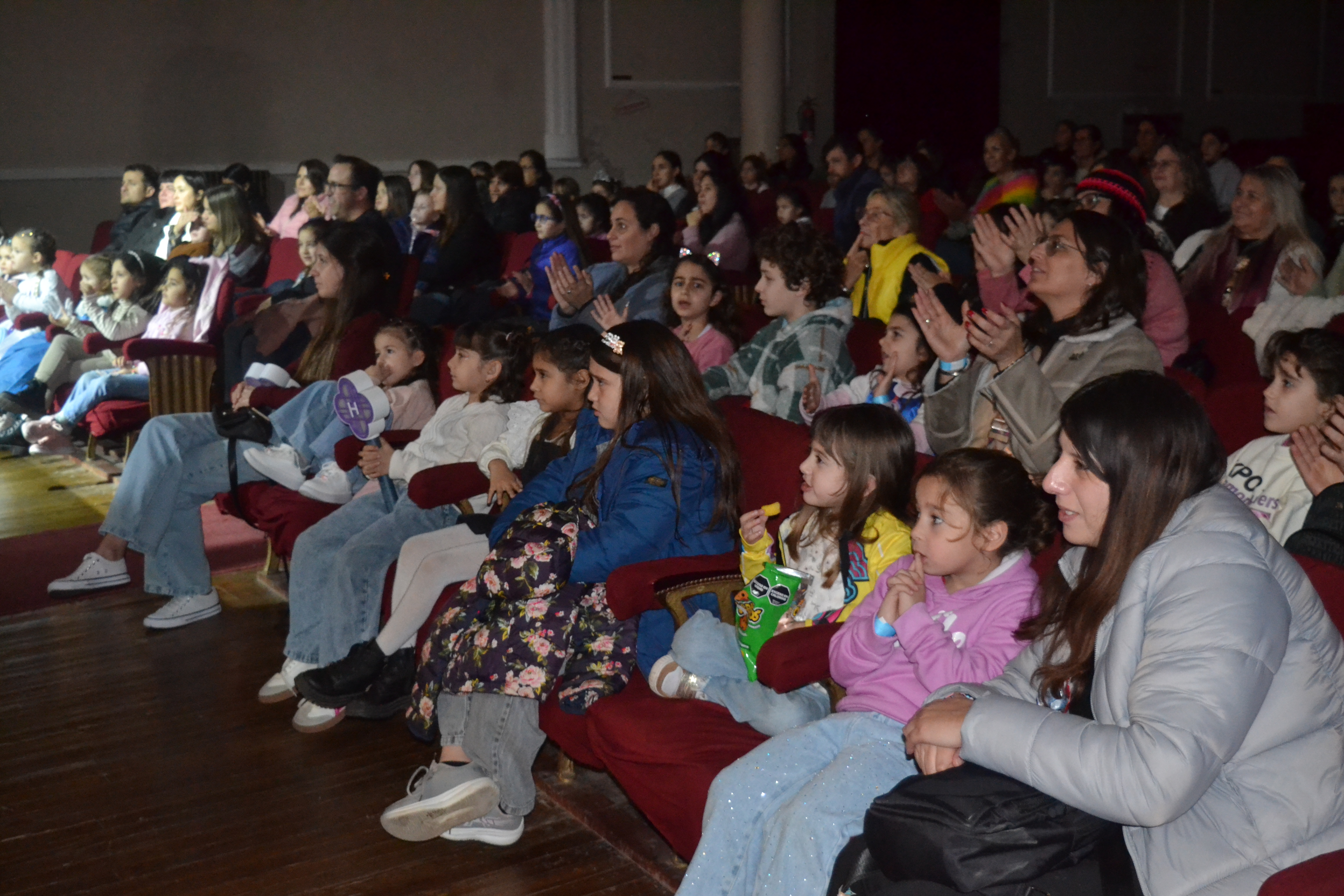   Con una sala colmada, “Fantasy Show” conquistó al público en el Teatro Español de Coronel Pringles