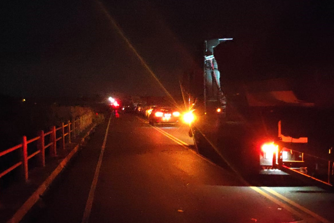 Ruta 51: Madrugada de caos, aislamiento y abandono tras un fuerte choque en la zona de puentes