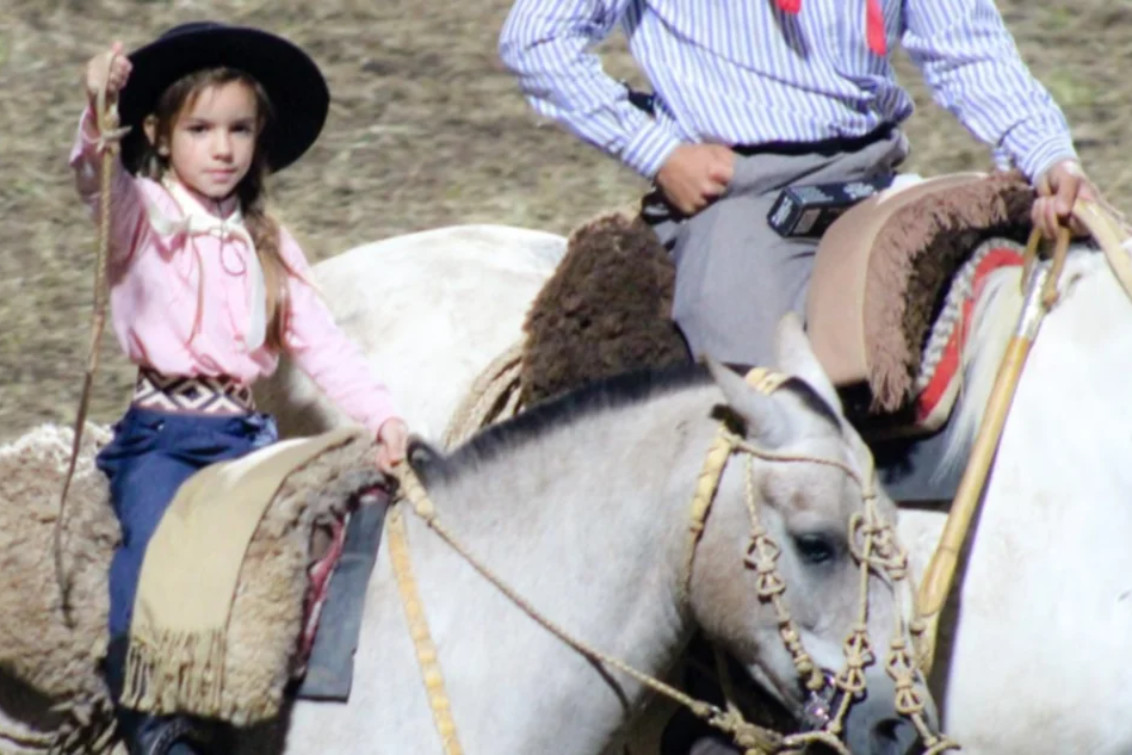  Mía, con 5 años, debutó en Jesús María con una tropilla de petisos