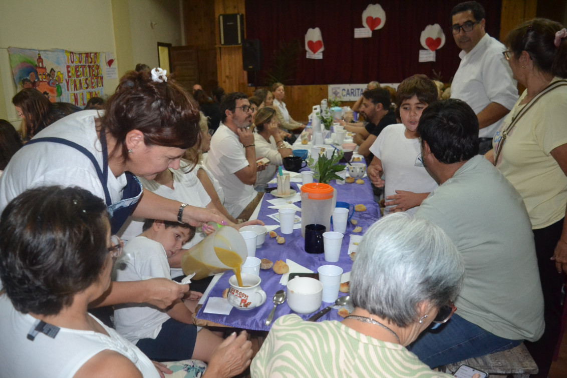 Con una emotiva Cena Penitencial, se realizó la tradicional Taza de Caldo