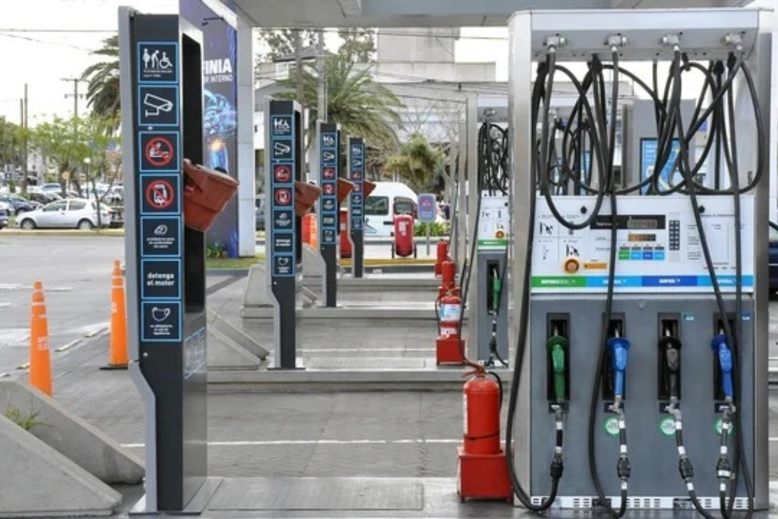 El Gobierno oficializó la postergación del aumento en el impuesto a los combustibles  