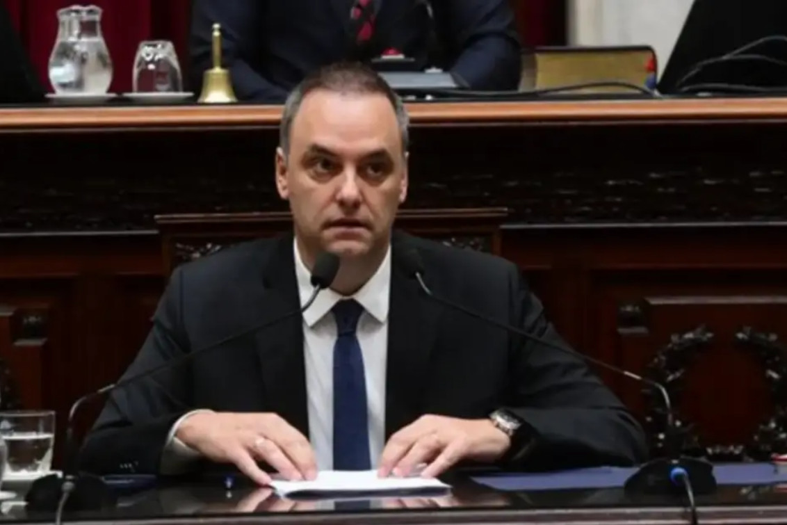 Manuel Adorni volvió a defender su inocencia y denunció espionaje