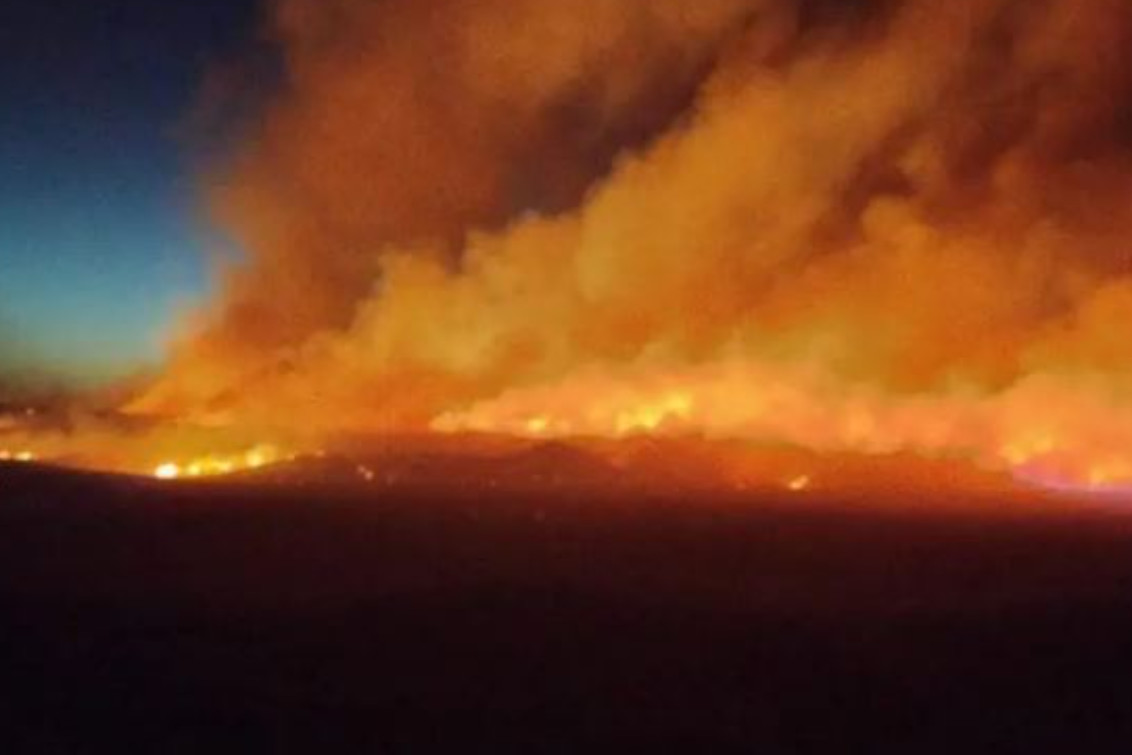  No está controlado: un gran incendio en Mayor Buratovich ya afectó unas 5.600 hectáreas y trabajan 