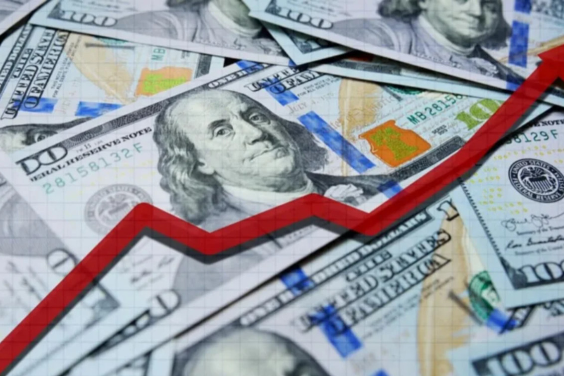 Vuelve a subir el dólar y se acerca al techo de la banda que puso el gobierno  