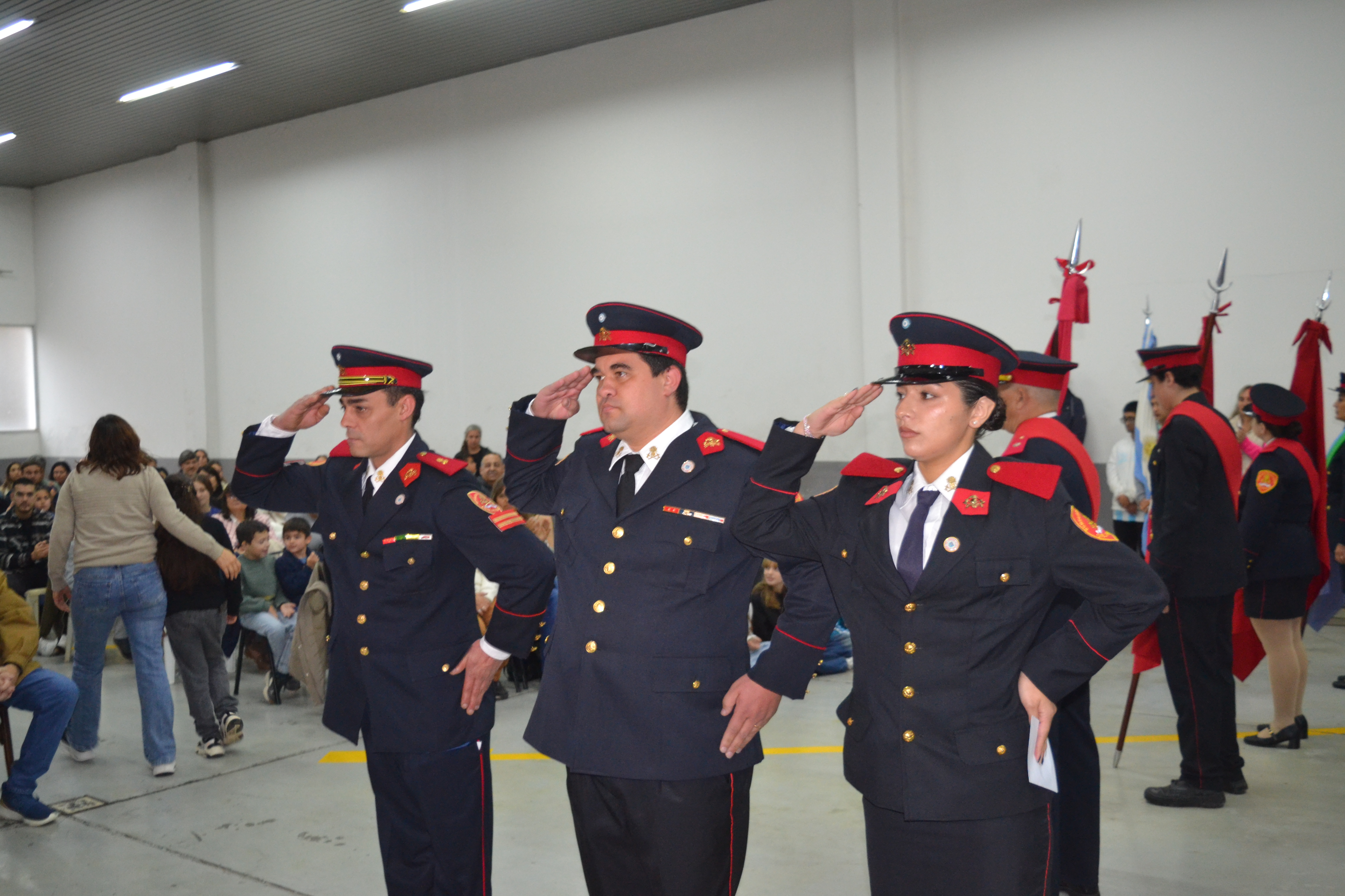 Emotivo acto en el cuartel local para homenajear a los Bomberos