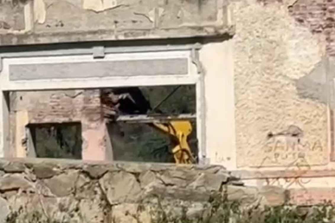 Tornquist: echaron a dos funcionarios por intentar demoler parte del ex Club Hotel