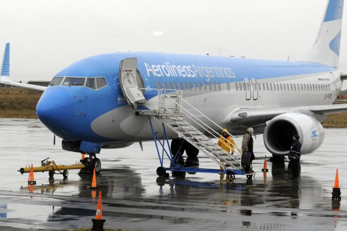 Aerolíneas Argentinas eliminó el equipaje gratis: cuánto costará viajar con carry on