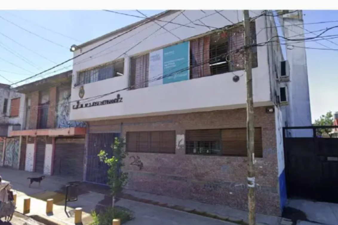 Un hombre le dio una patada en la cabeza a un alumno de 13 años que se había peleado con su hijo 