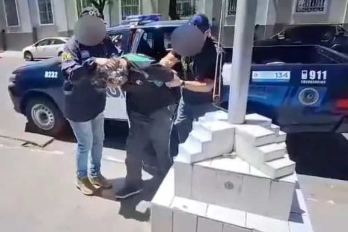 Grafitis satánicos y amenazas al Presidente Milei: Un detenido en Bahia Blanca