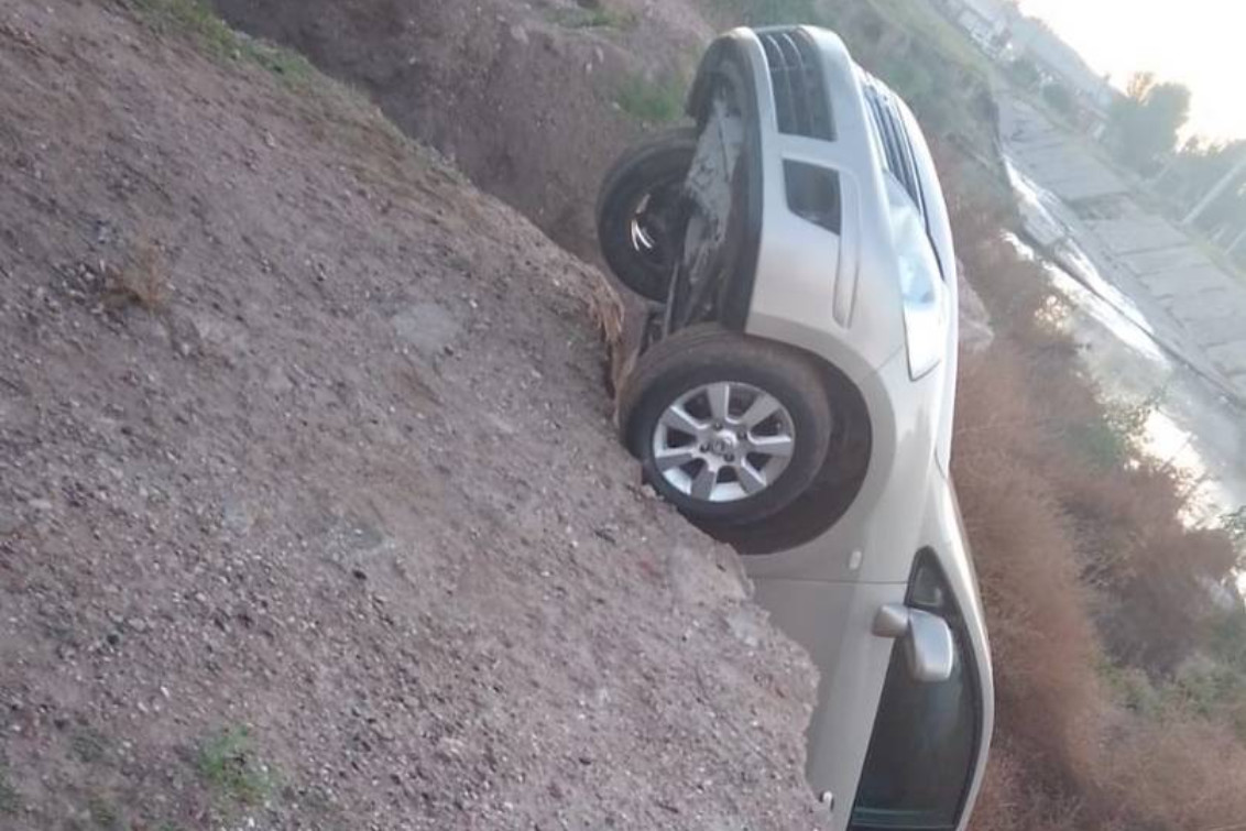 Bahía Blanca: Insólito incidente con un automóvil en el canal Maldonado