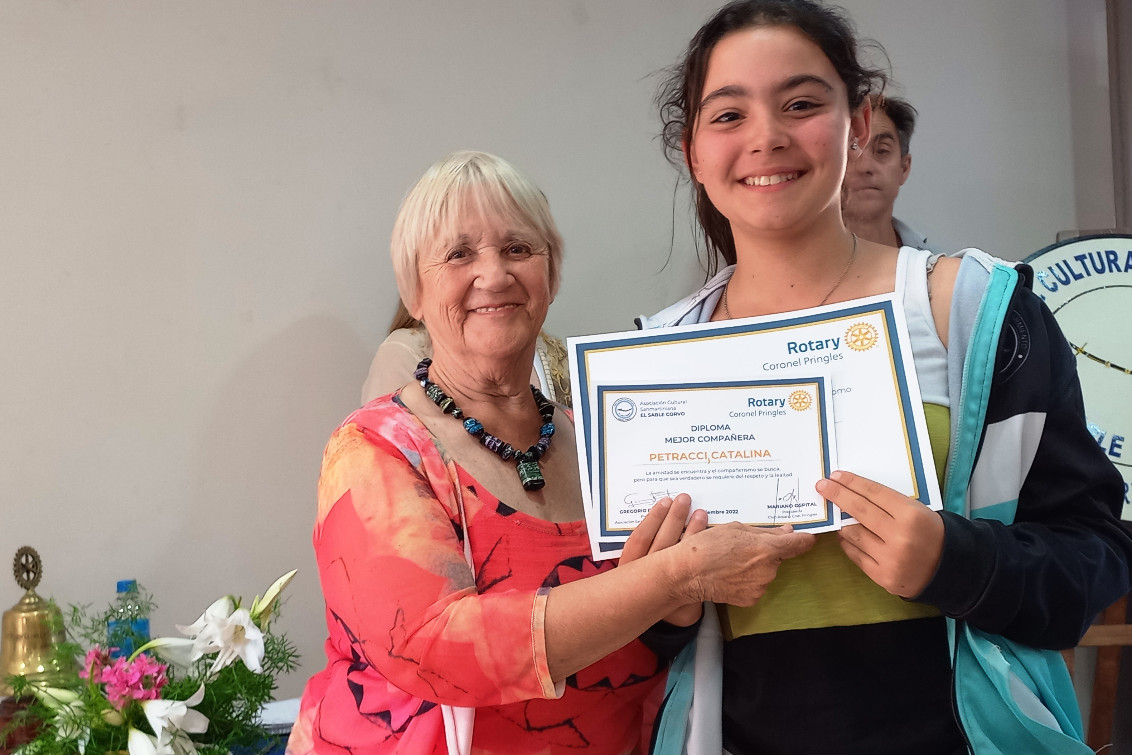 Merecido reconocimiento a los Mejores Compañeros de 6to. grado del distrito 