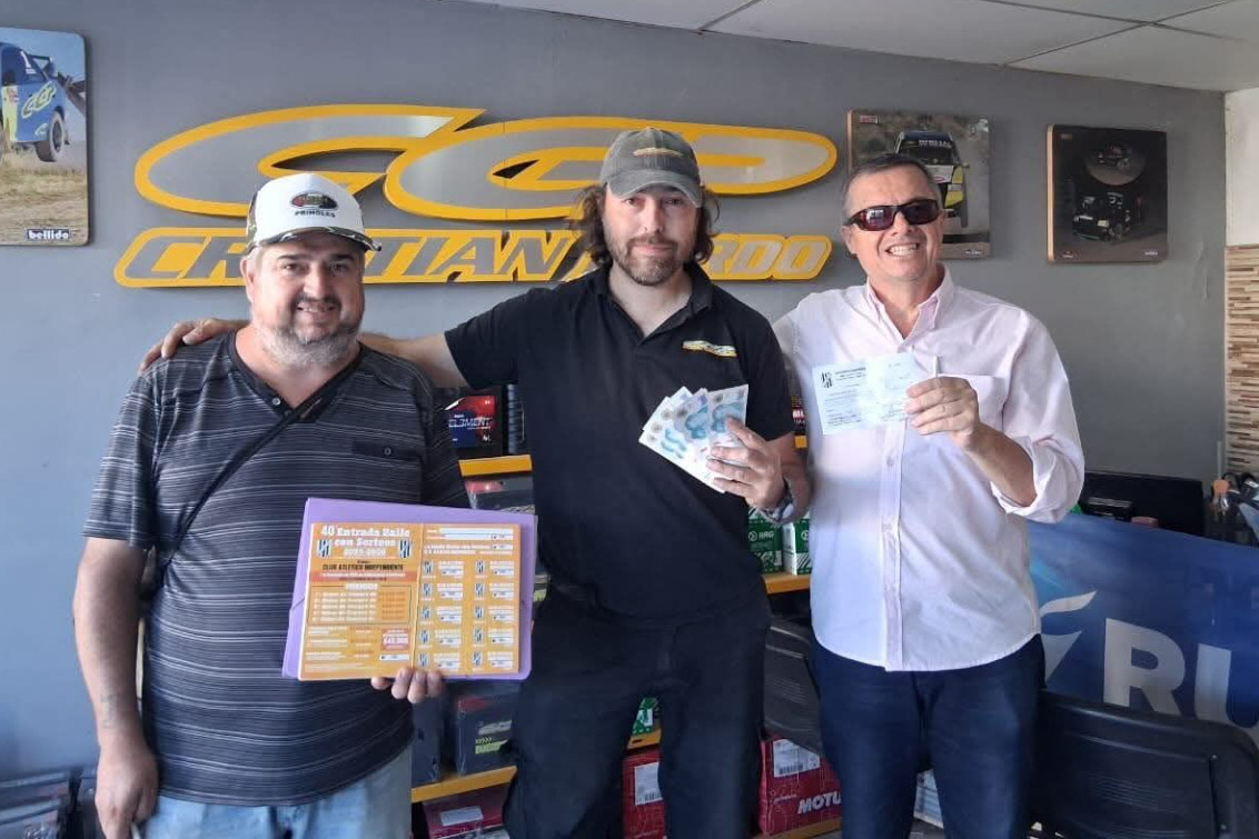  Entrega del premio mensual del Club Independiente