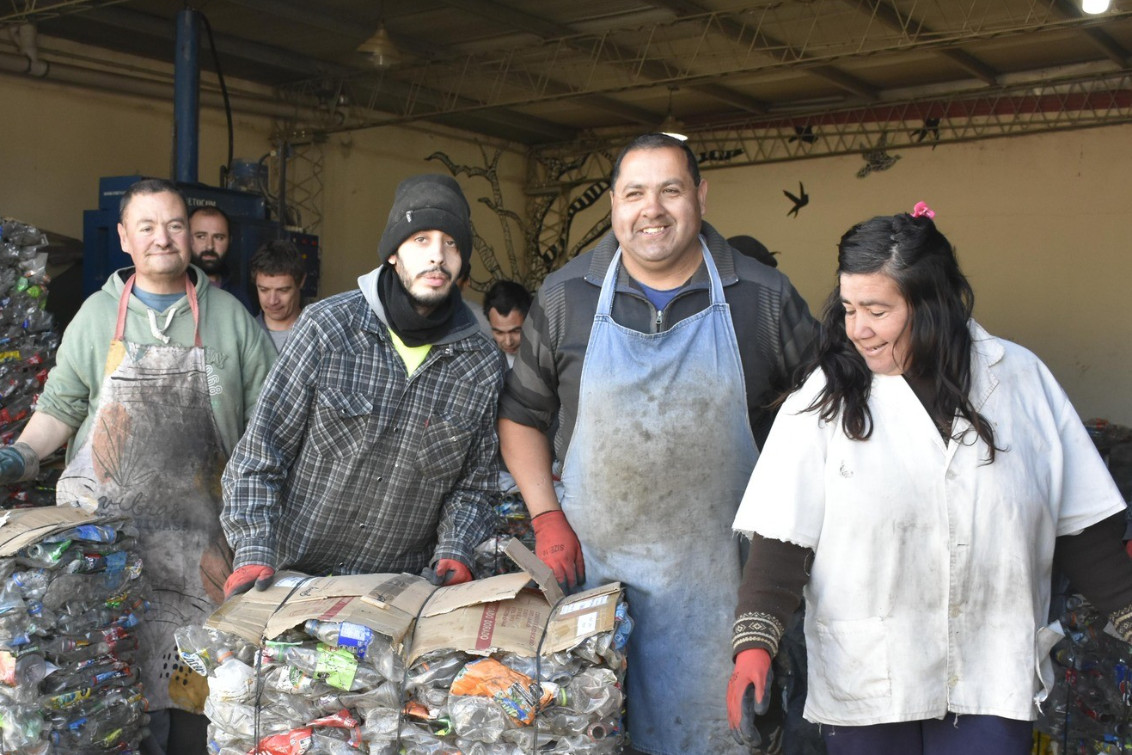  El “Taller Protegido Esperanza” logró un hito en su emprendimiento de reciclado de plástico
