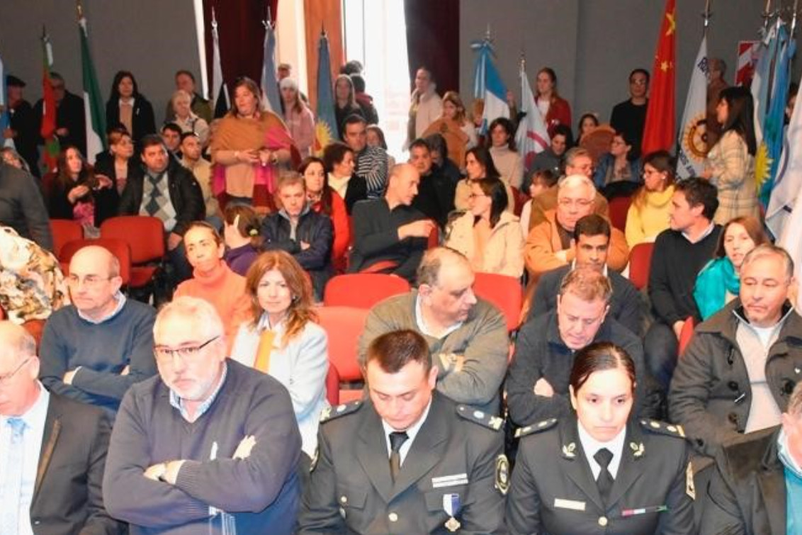  Se realizó el acto por el Día le la Independencia 