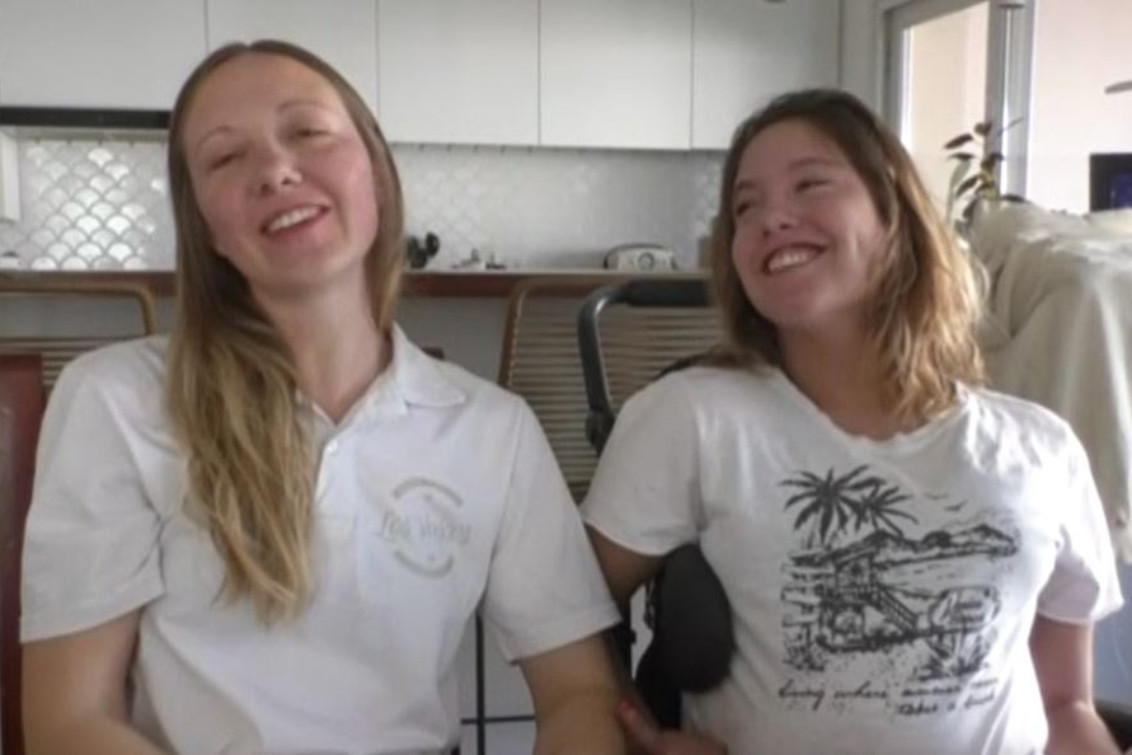 Luz volvió a casa tras el tratamiento en México y aguarda nuevos avances en su autonomía