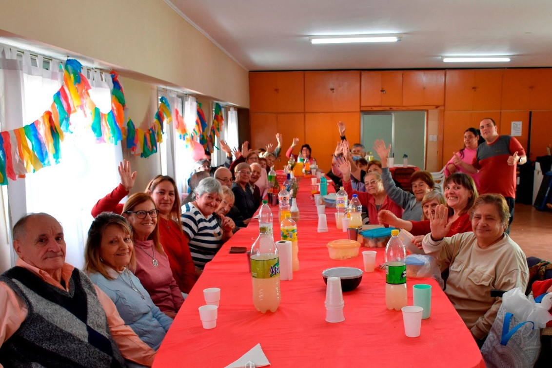 La Colonia de Adultos Mayores celebró los cumpleaños de marzo, abril y mayo