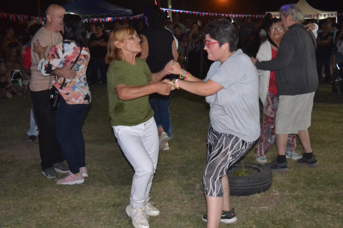  El barrio Roca se prepara para la quema del Rey Momo y el cierre de los corsos en Pringles
