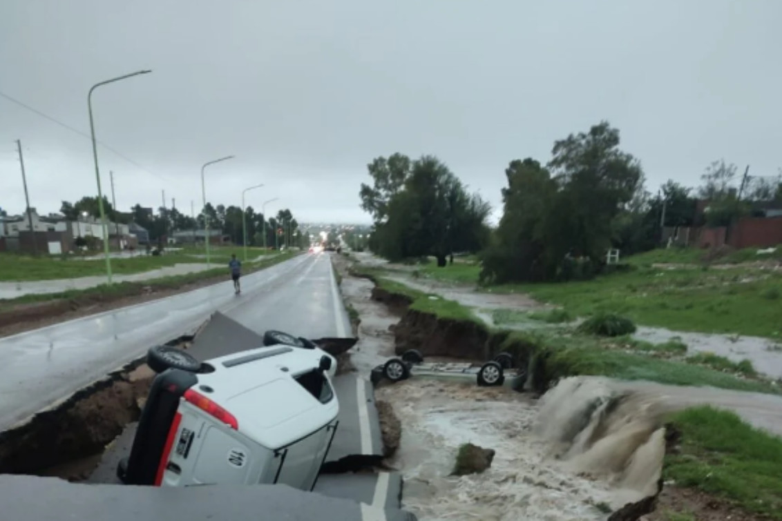 Declararon la emergencia vial en Bahía Blanca: Así están las rutas zonales después de la inundación