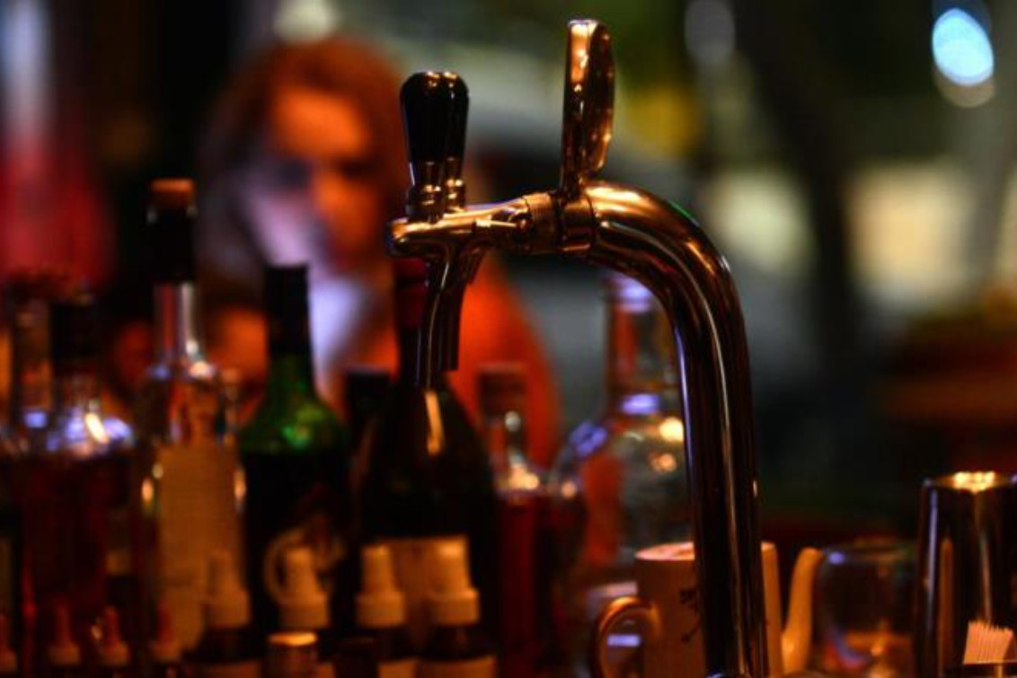 El 58 %  está de acuerdo con que en pringles se eliminen las restricciones nocturnas para bares 