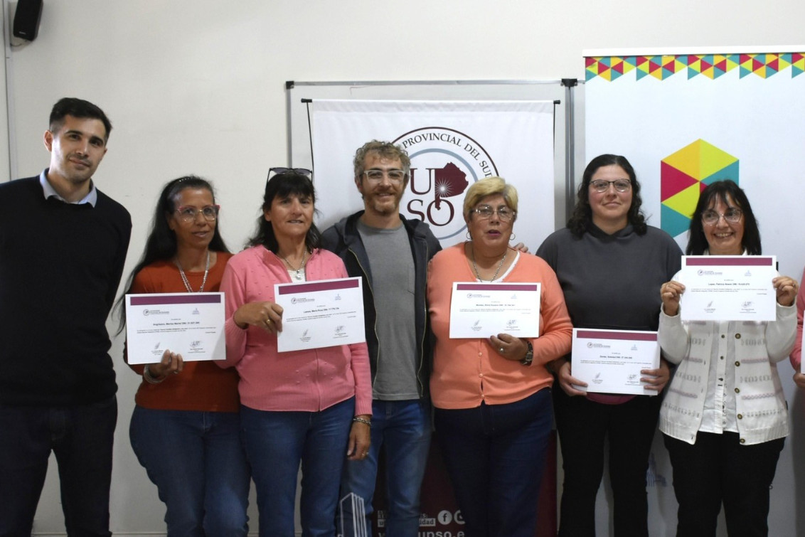 Se realizó la entrega de certificados de cursos UPAMI 