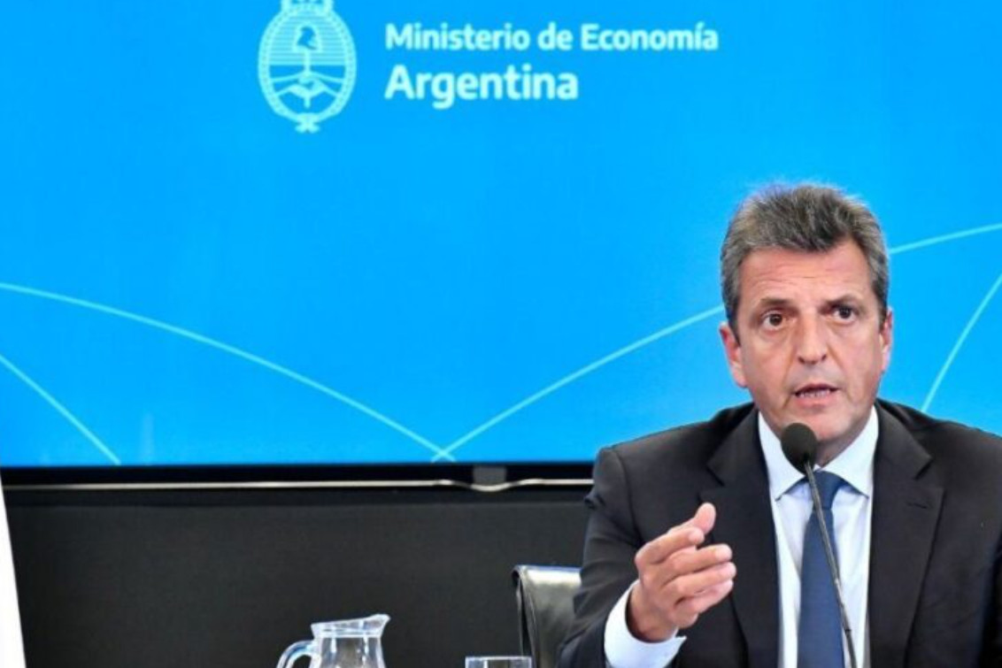 El Ministerio de Economía aseguró que hay fondos para pagar sueldos y aguinaldos