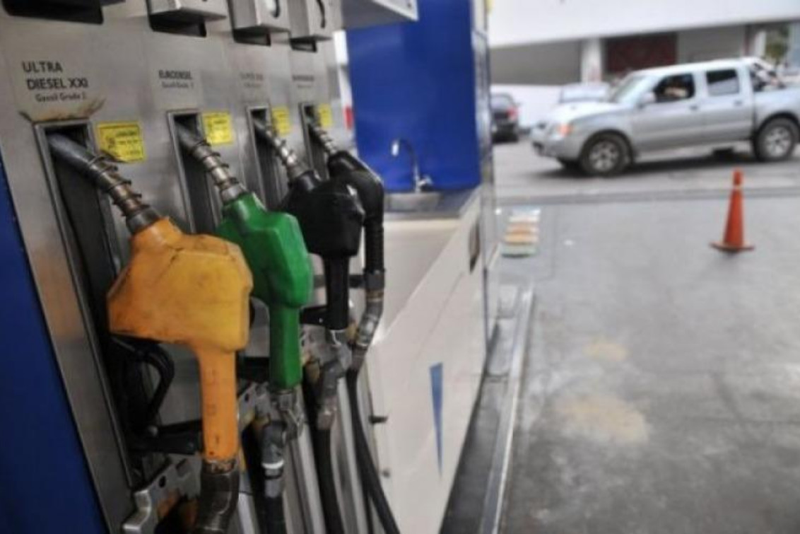 YPF y SHELL aumentaron un 4% todos sus combustibles