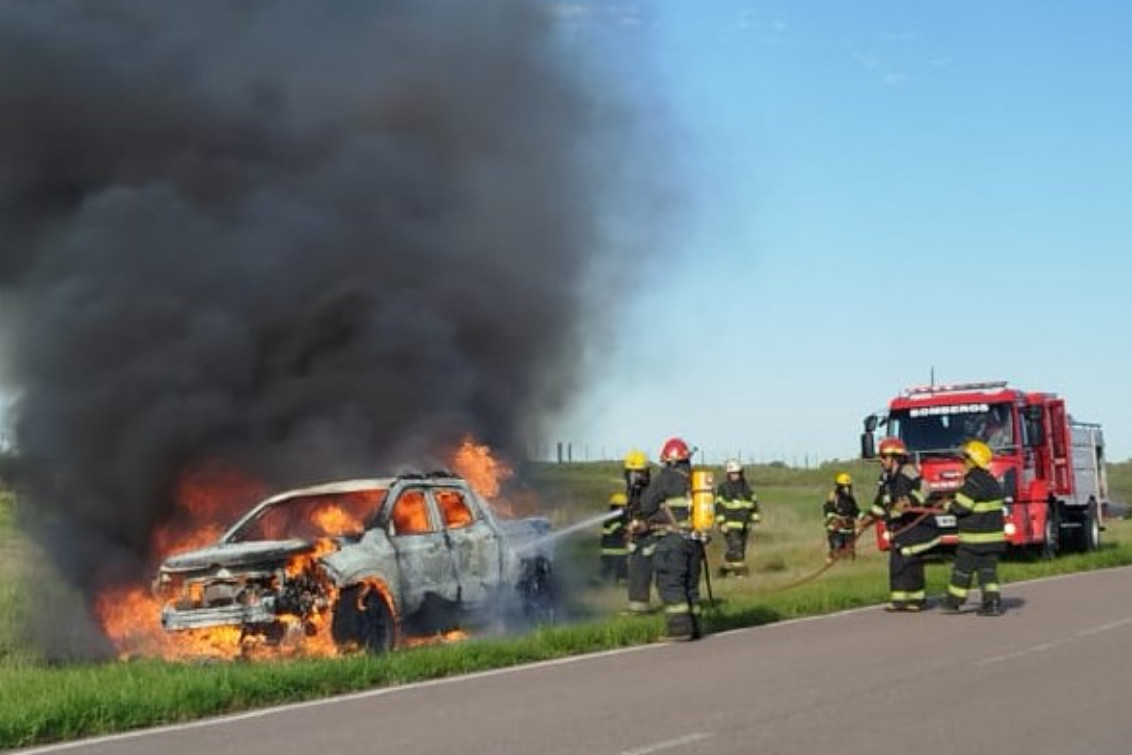  Pérdidas totales en incendio de una camioneta 