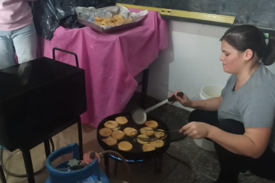  Elaboraron tortas fritas para recaudar fondos