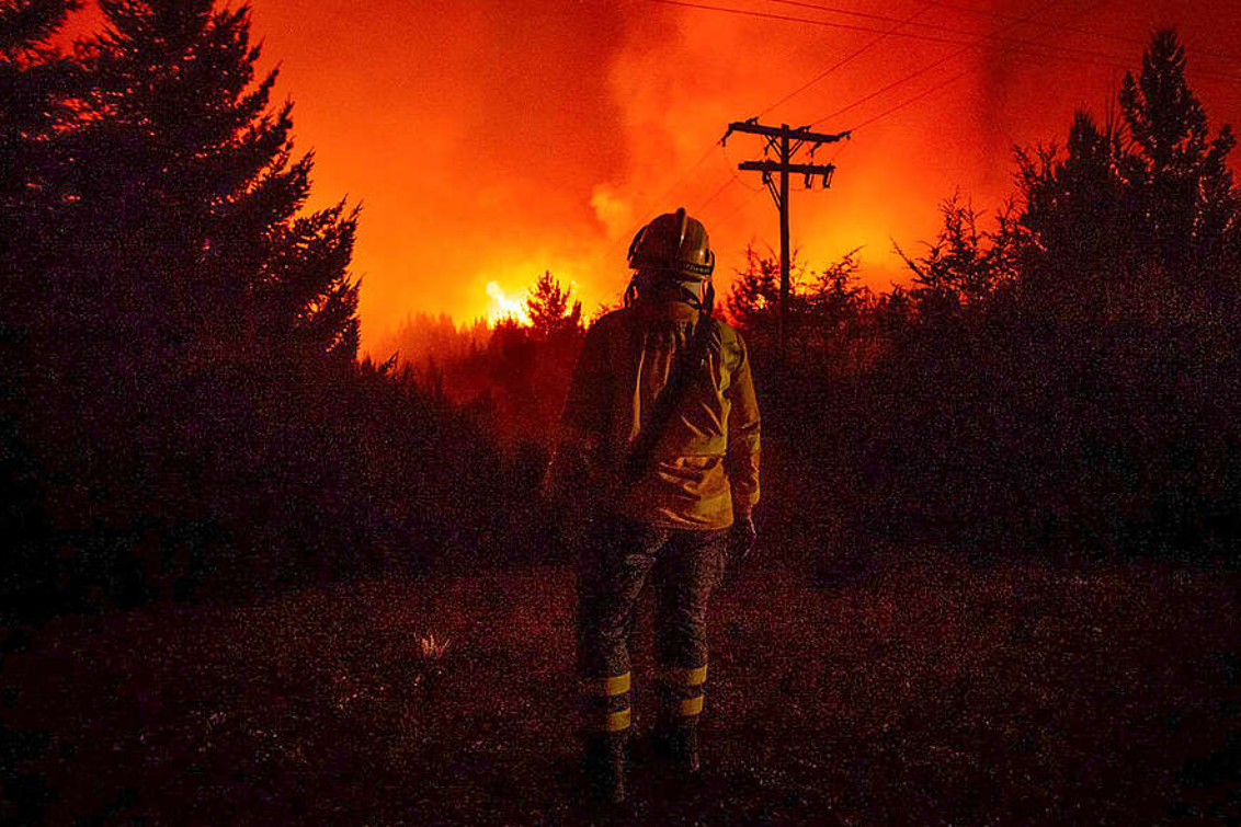 ¿Quién apaga este incendio? La Patagonia Argentina lleva más de 230.000 hectáreas incendiadas